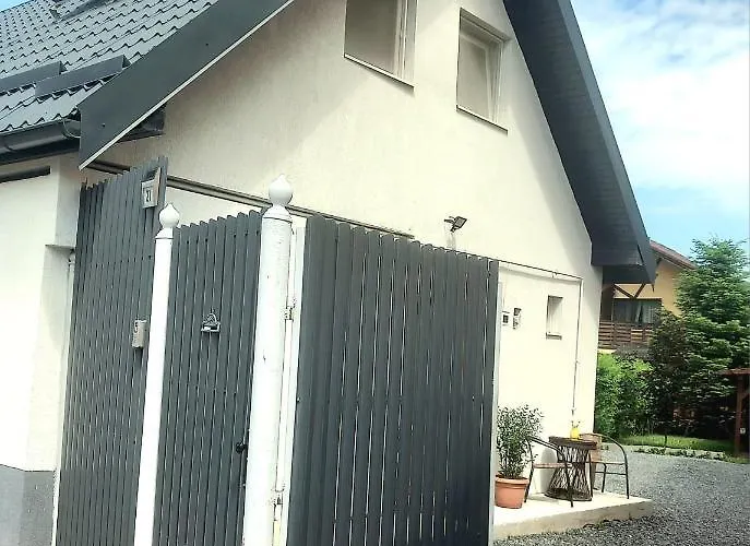 Happy Guests Residence